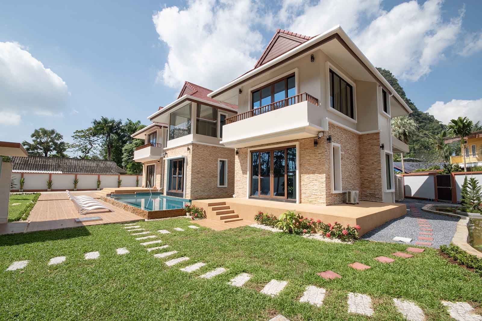 The villa from the lawn